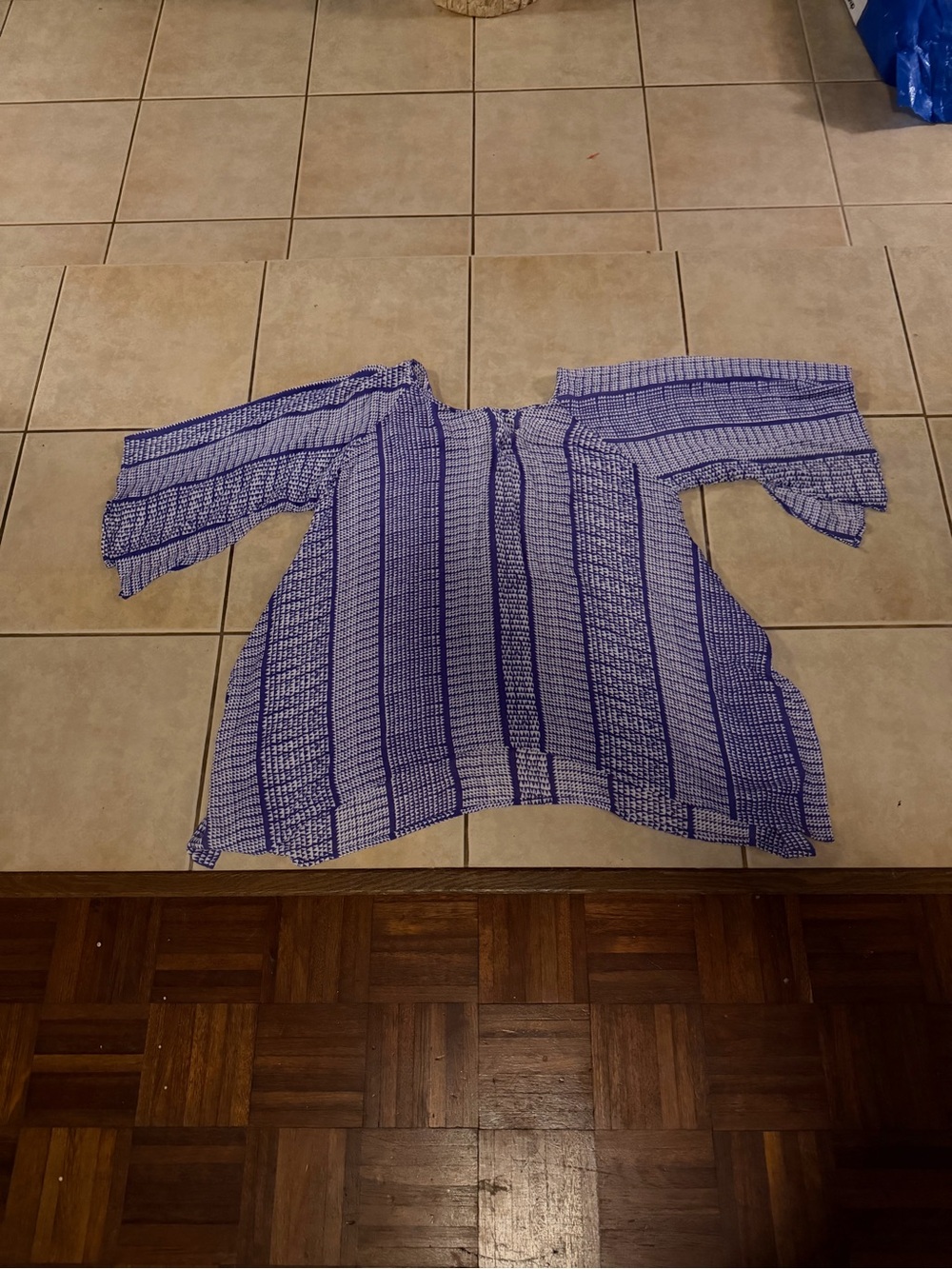 Manaola women’s plus size purple and white top.